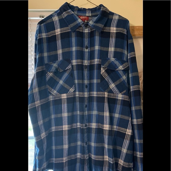 HUGE MOVING AWAY SALE! Plaid Arizona Flannel - Picture 4 of 5